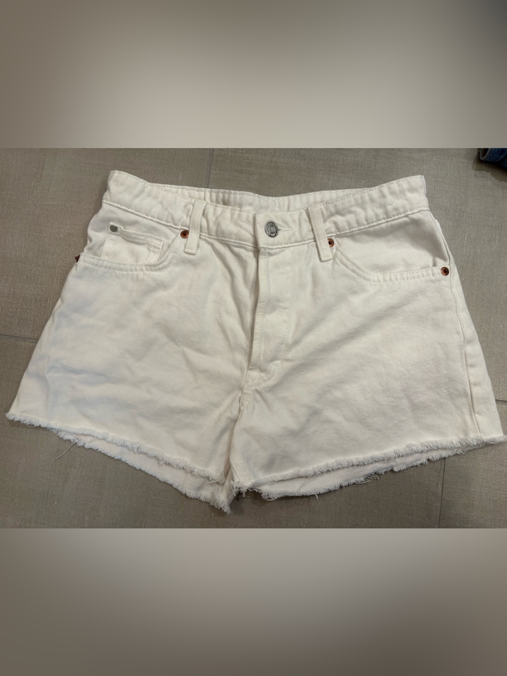 H&M 90s Boyfriend Shorts White Size 2